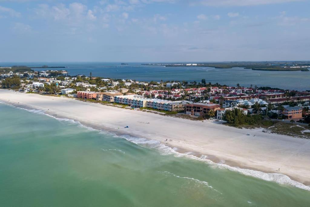Bradenton Beach Resort Style Getaway-Walk To Beach Exterior photo