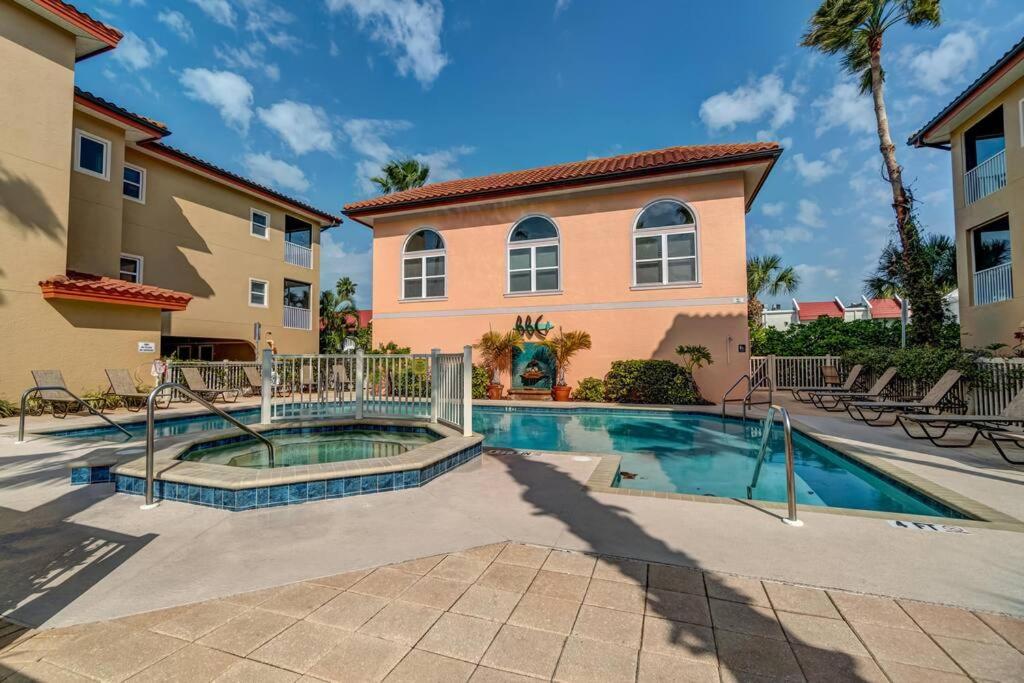 Bradenton Beach Resort Style Getaway-Walk To Beach Exterior photo